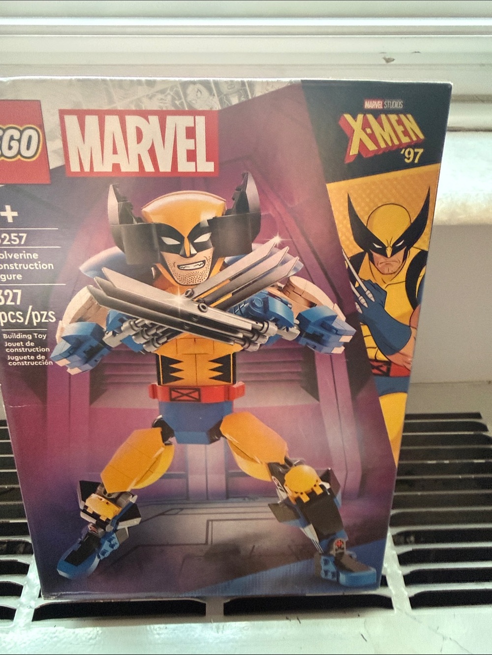 LEGO Marvel Wolverine Building Set - Yellow & Blue. BRAND NEW